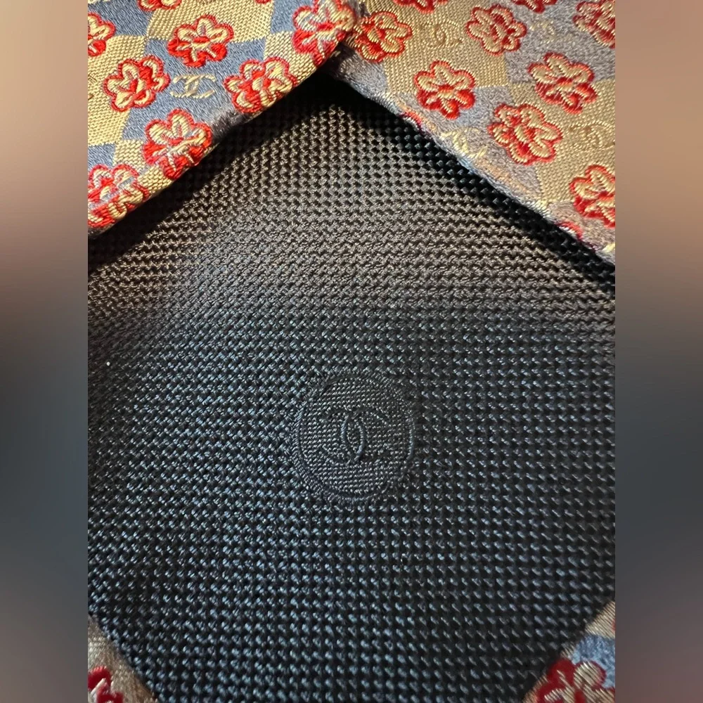 Chanel Neck Tie - Authentic and Like new! - Picture 6 of 8